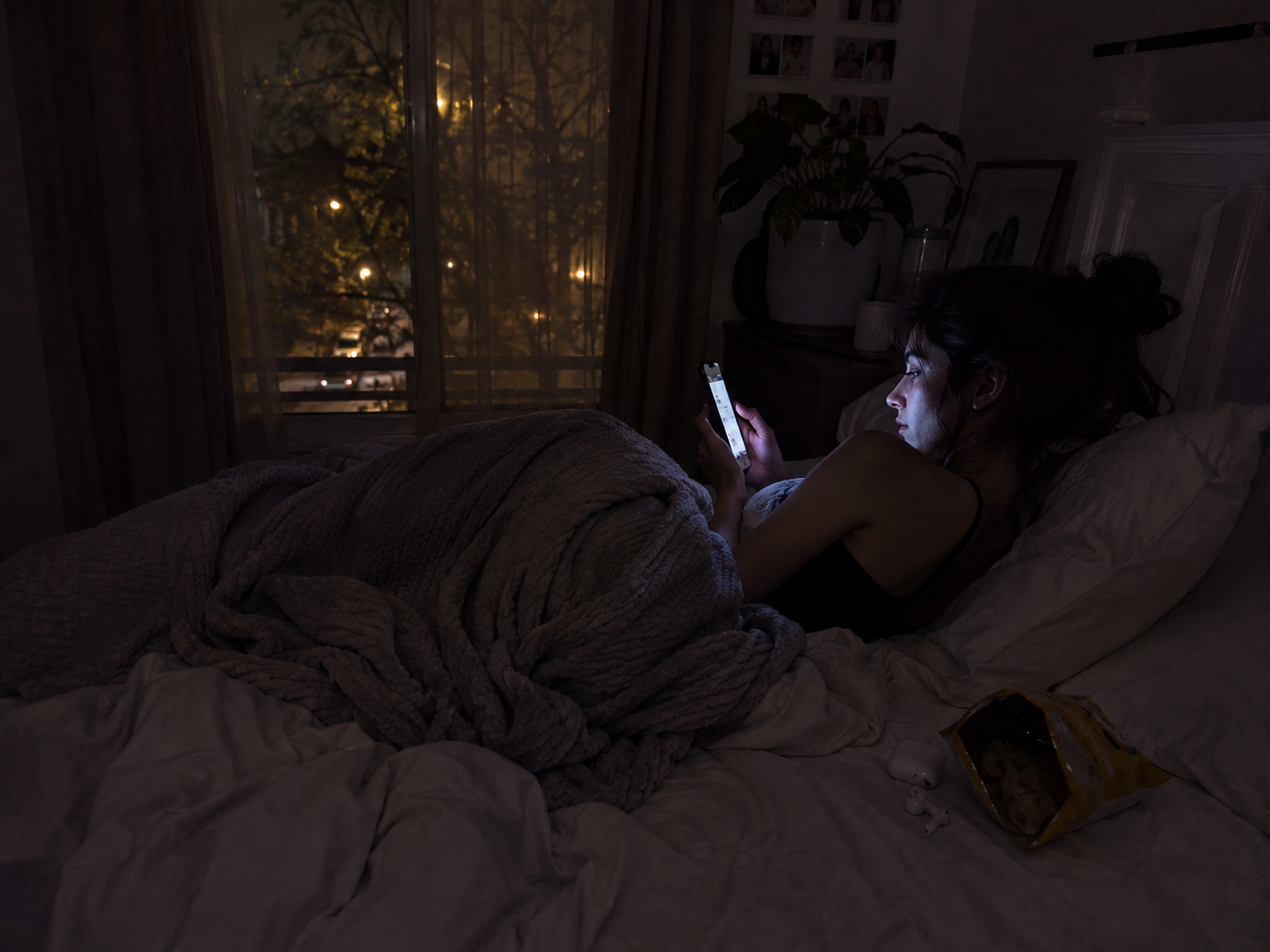 Late-night phone use illustrating marrying a younger woman regret and lifestyle differences