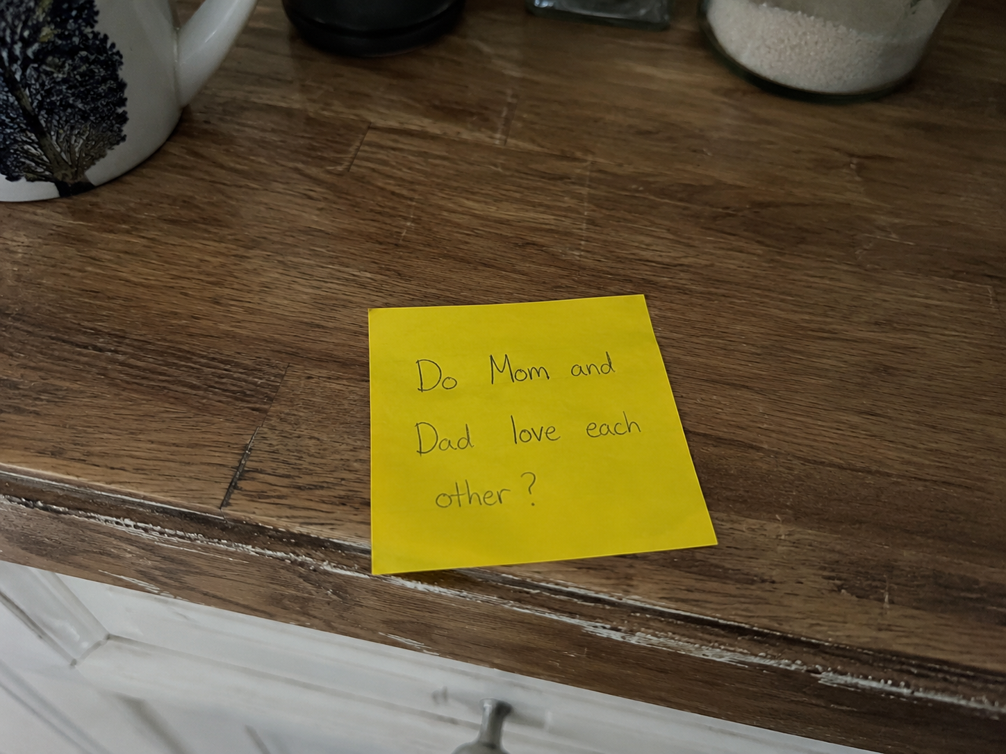 A handwritten note about staying together for the kids on the kitchen counter